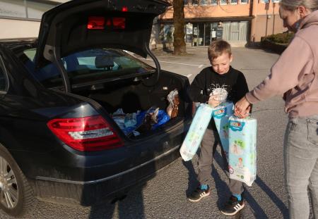 Akcija zbiranja materiala za Ukrajino 12 FOTO LJUBO VUKELIČ